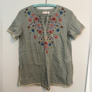 Logo Lavish • Colorful floral embroidered Cotton Tunic Blouse green boho fairy